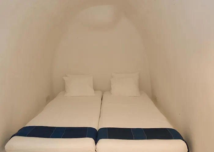 Lydia Cavehouse Villa Oia