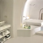 Lydia Cavehouse